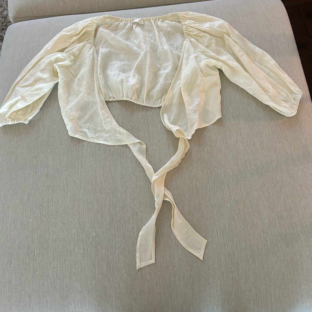 Monday Blouse Effortless Elegance in Every Detail